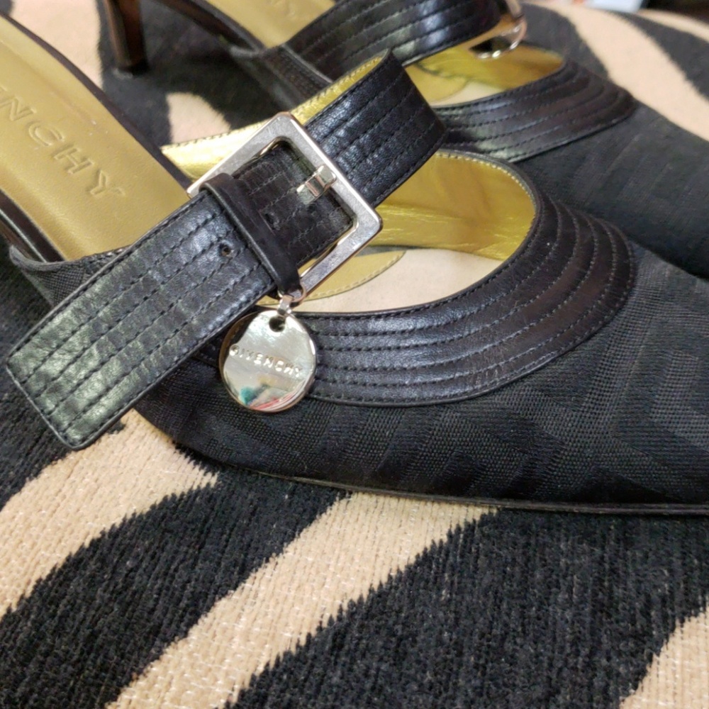 Givenchy charm slip on kitten heel 36 1/2